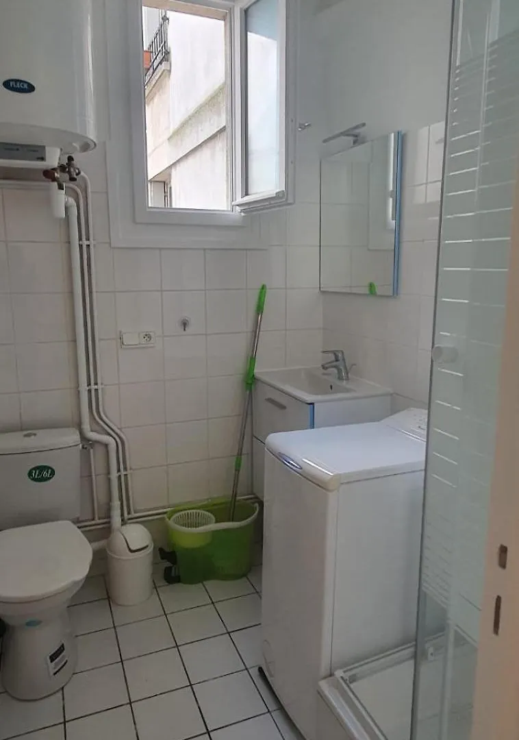 Apartment Appartement Proche Du Moulin Rouge Et De La Gare Saint Lazare Et Des Grands Magasins Galeries Lafayette Paris