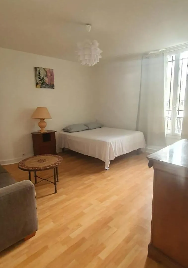 Appartement Proche Du Moulin Rouge Et De La Gare Saint Lazare Et Des Grands Magasins Galeries Lafayette contacts