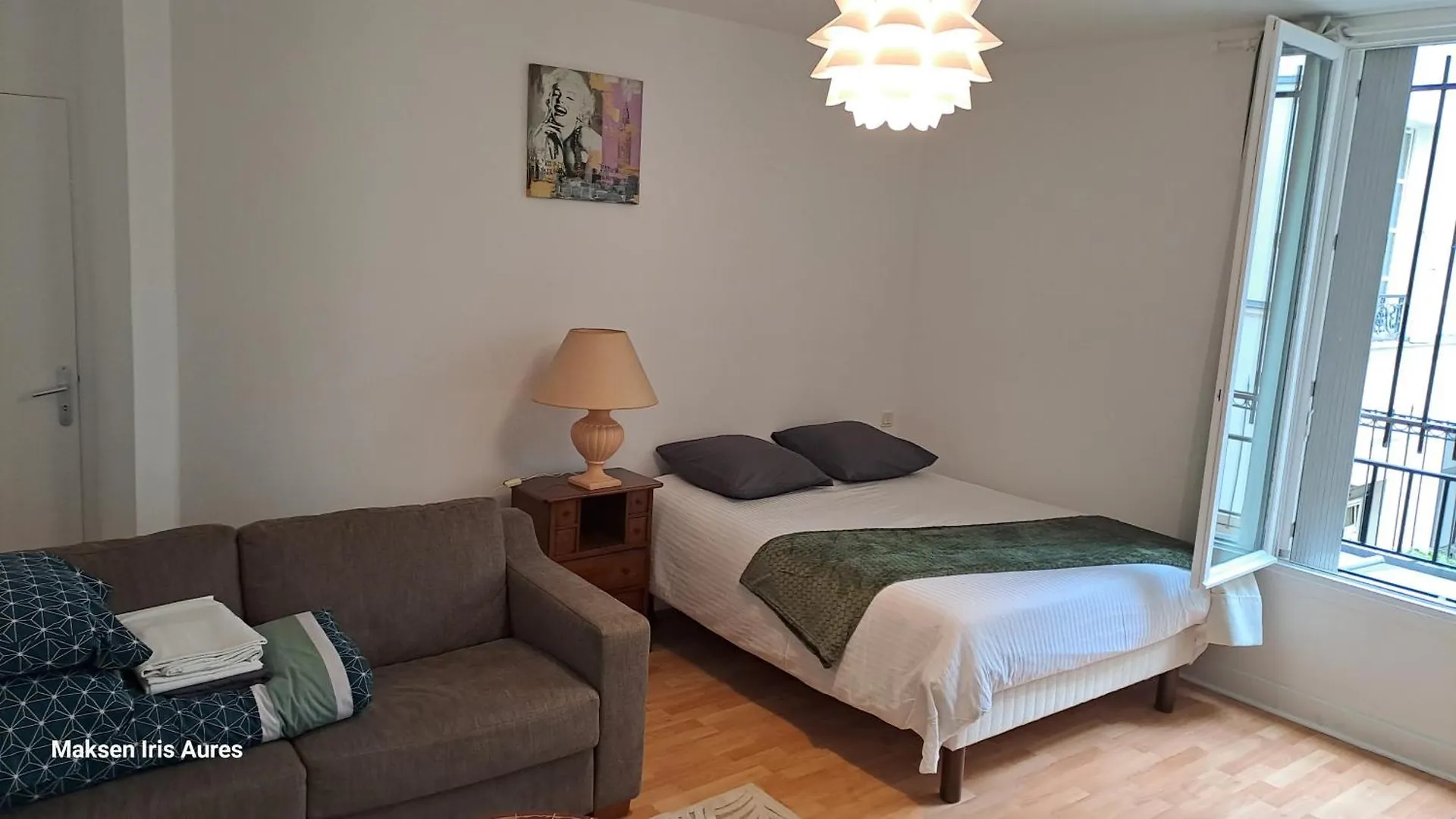 Appartement Proche Du Moulin Rouge Et De La Gare Saint Lazare Et Des Grands Magasins Galeries Lafayette Paris France